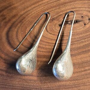NEW💫925 Silver Etched Teardrop Earrings